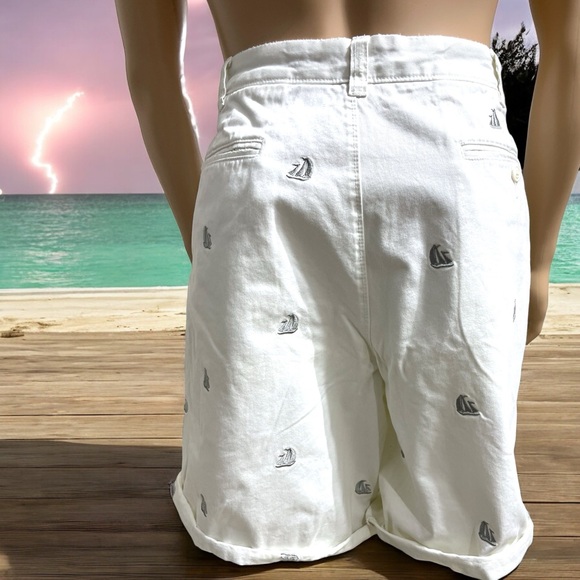 J. Crew “Broken In” Shorts White With Sailboats - Picture 13 of 16